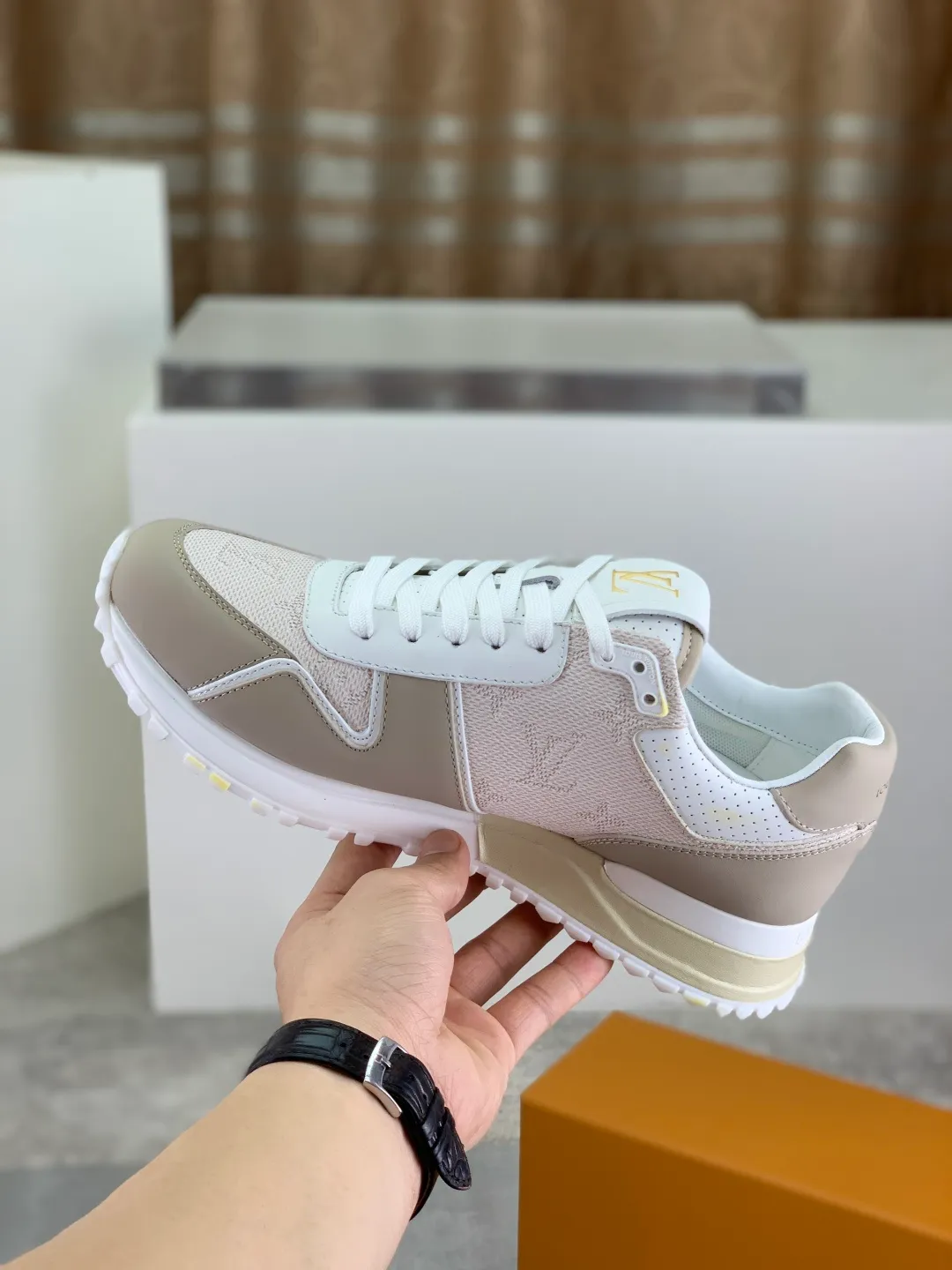 Men's men's shoes 💰P680 new style 💶[LOUIS VUITTON] (original order) new style 🍀LV Louis Vuitton * - top version of LV classic trendy shoes! Made of imported original cowhide and water-dyed cowhide lining. The latest original wear-resistant rubber combination outsole! High quality products! Multiple colors available, code number: 38-44 (45 46 customized)